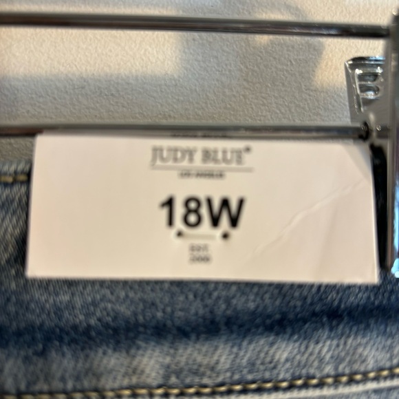JUDY BLUE Sz 18W Jeans Distressed Raw Hem Straight Leg High Rise Mid-Wash NEW - Picture 9 of 16